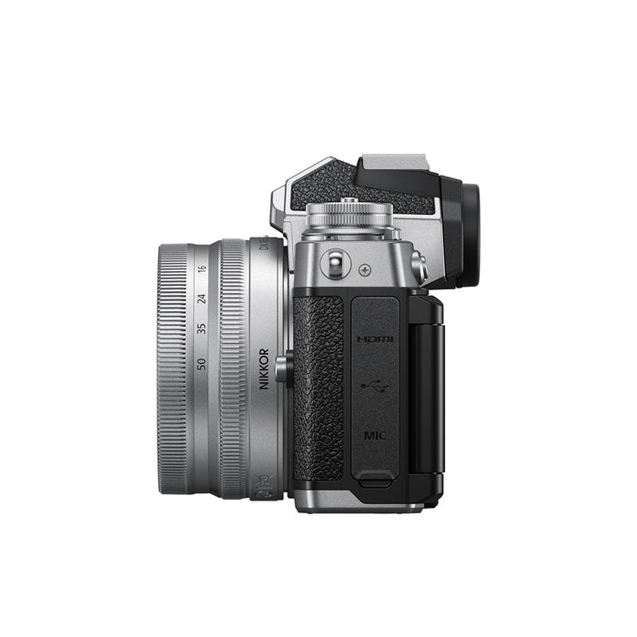 Nikon Z FC + Z DX 16-50 VR SE + Lexar SD 64GB - Garanzia Nital Italia
