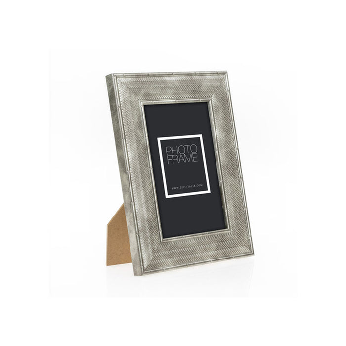 andria-silver-cornice-in-plastica-esposta