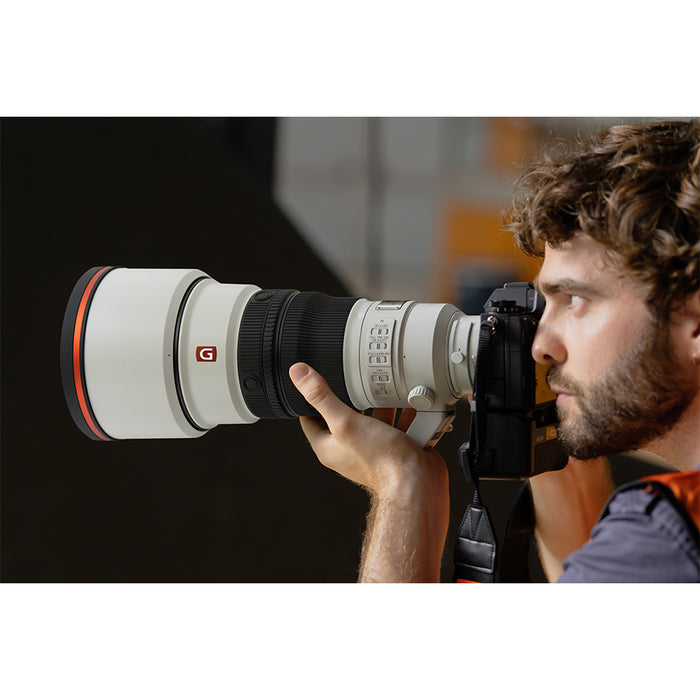 sony-fe-300-mm-gm-lifestyle