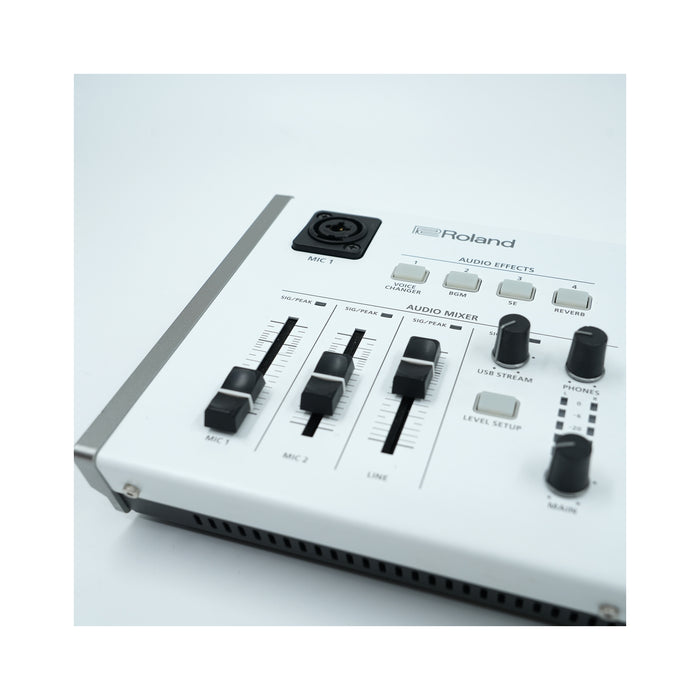 Roland AV Streaming Mixer VR-1HD Demo